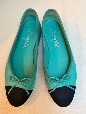 CHANEL Teal and Black Cap-Toe Leather Ballet Flats